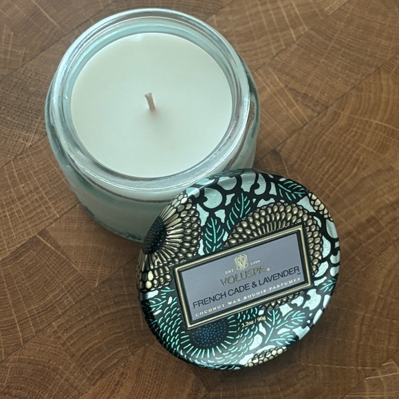 VOLUSPA French Cade & Lavender Mini Tin Candle - Picture 2 of 3